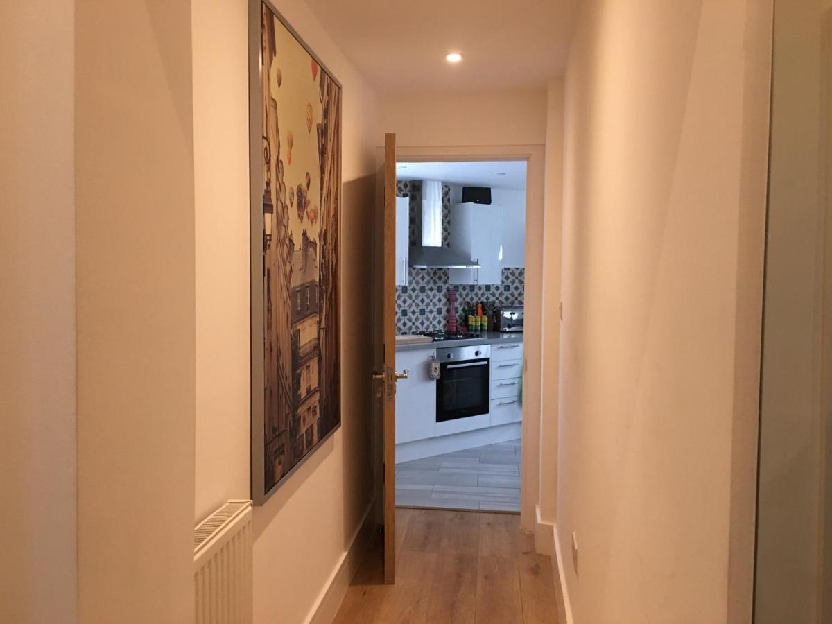 Bagshot Pennyhill Camberley Ascot Luxury 2 Beds 1 Bath Sleeps 4 Pets Ok Permit Parking Apartment Luaran gambar