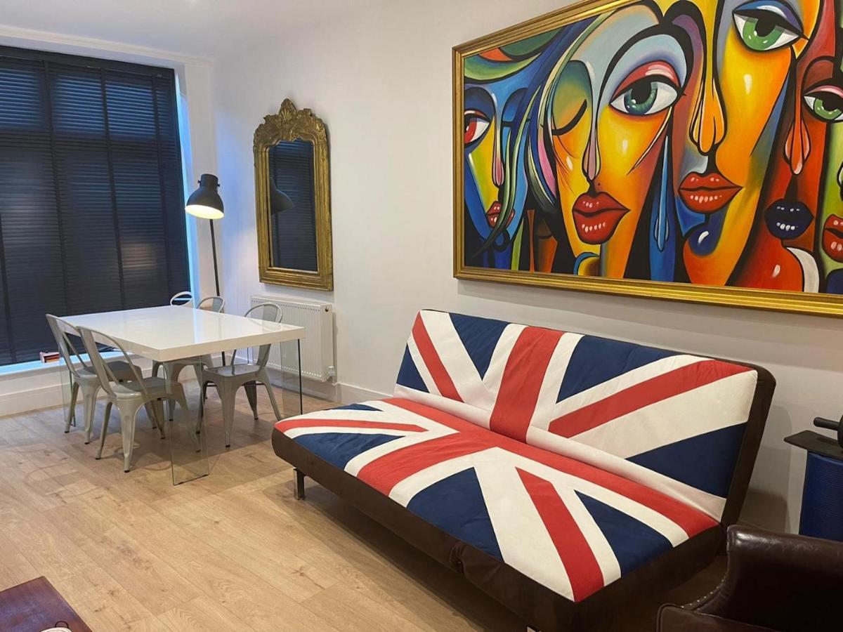 Bagshot Pennyhill Camberley Ascot Luxury 2 Beds 1 Bath Sleeps 4 Pets Ok Permit Parking Apartment Luaran gambar